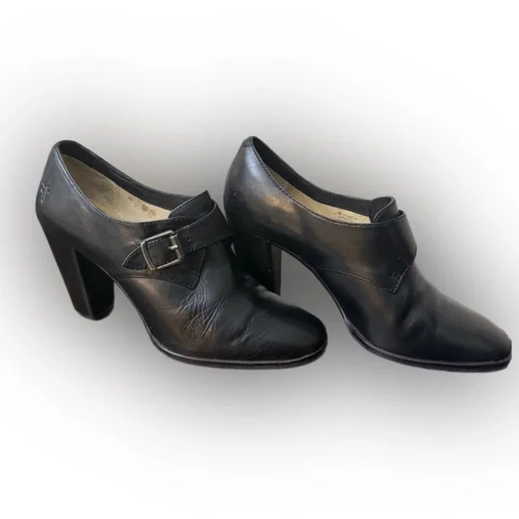 FRYE Women's Ray Black LeatherBuckle Shootie Ankle Boot: size 8M